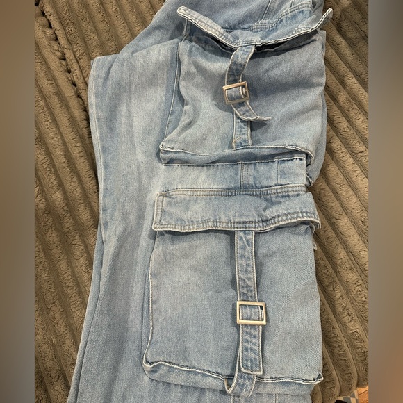 Forever 21 Wide Leg Double Pocket Cargo Jeans. Size 31 - Picture 4 of 9